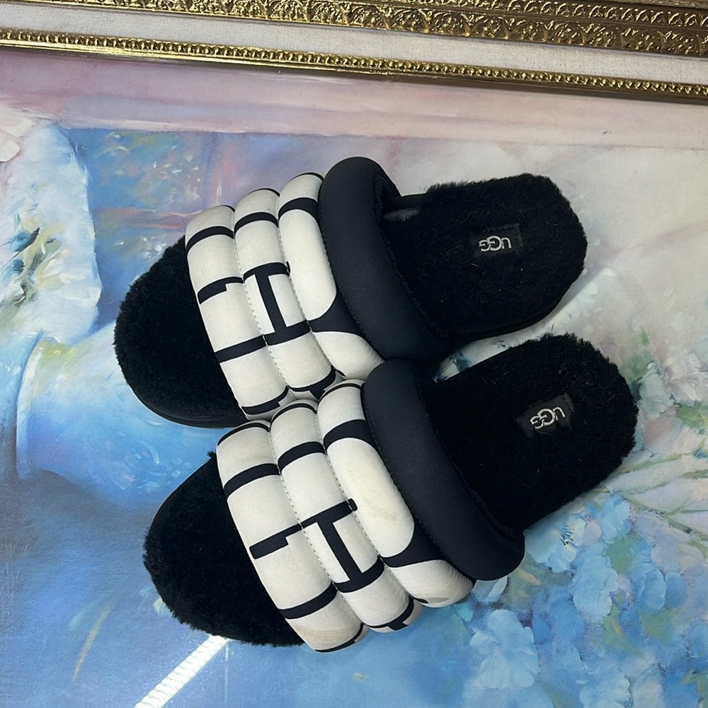 UGG Maxi Slide Logo Black Slippers